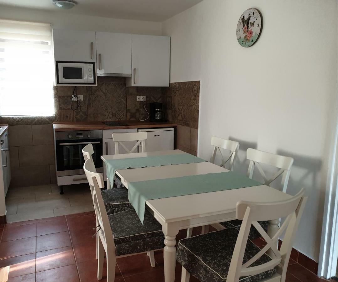 Adri Apartman ซาลาคาโรส ภายนอก รูปภาพ